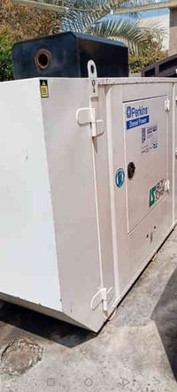 مولدة بيركنز ٣٠ كاتم نظيفة جدا سيت بلادي مشتغلة ٦٨٨ ساعة للبيع بغداد ٠...