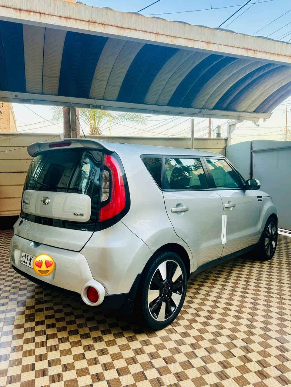 السلام عليكم
كيا صول 2014 رقم بغداد بأسمي

حادثه بنيد وجاملغ

وحاليا بيه قطع صبغ ابيع حزام علمود ما اتعبك

السياره فول الفول للاخير بانوراما /كشن جلد/ كشن كهرباء

ويل كب كروم مع تخم تاير /شاشه جبيره /لد خلفي
مكينه 2000 

السياره جاهزه من كلشي 

السعر 98 وبيه مجال

مكان السياره بابل/ مركز المدينه

***********
