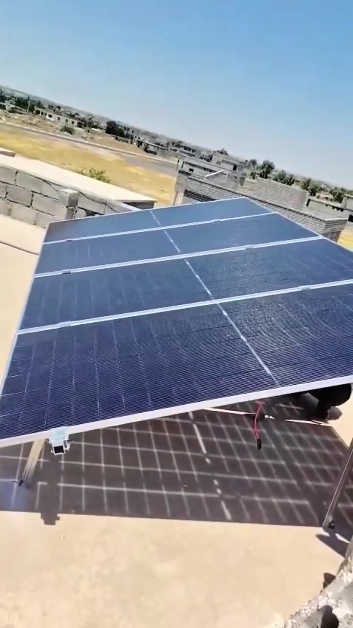 تابع تابع الفيديو للأخير وشوف شغلنا بعينك
‏     
‏              تدفع مرة وحدة… وترتاح سنين 🔋
‏
‏             🌞 شركة آشور للطاقة الشمسية 🌞
‏                     بإدارة: احمد البوحسيب  
‏
‏                🔧 الحمد لله تم التنصيب
‏
‏                       في قرية النايفه
‏
‏              لللـ أخ واثق روضان علي دحام
‏
‏⚙️ المنظومة المنصبة:
‏✅ 8امبير نهاري +7 أمبير ليلآ
‏✅مكونات المنظومة 
‏✅ 4 الواح ايرا___قدره 610 واط لكل لوح
‏✅ بطاريه فلستي__ 7.5كيلو واط
‏✅ انفرتر فلستي__ 4كيلو واط
‏
‏📡 مع خاصية الواي فاي والبلوتوث للتحكم الذكي
‏
‏💡 خدماتنا:
‏💰 ✅ يتوفر نقداً و تقسيط مريح يناسب الجميع
‏🔨 التنصيب في جميع محافظات العراق
‏
‏📞 للطلب والاستفسار:
‏((مدير الشركة)) 
‏
‏احمد البوحسيب
‏***********
‏
‏((الفنيين )) 
‏خلف 
‏***********
‏
‏ربيع 
‏***********
‏
