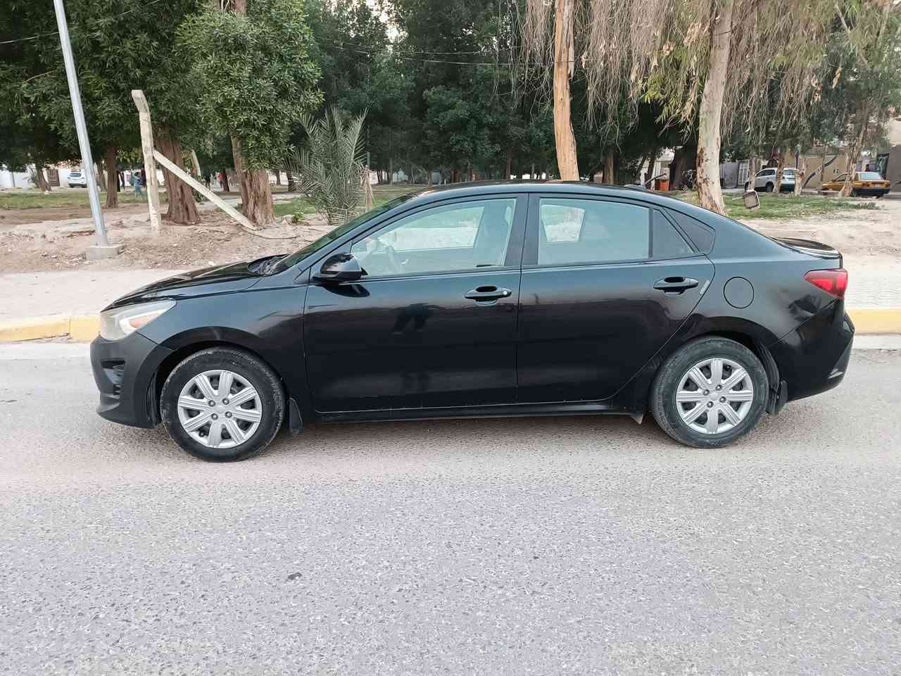 للبيع: كيا ريو وارد أمريكي موديل 2021
• اللون: أسود
 • المحرك: 1600 دُوش
 • ناقل الحركة: أوتوماتيك
 • الحالة:
 • حادث بسيط جدًا، البجم كبس.
 • الضرر فقط جاملغ جهة السايق.
 • بيها بداية القمارة مصبوغة بسبب شخوط من طلعوها من الحاوية.
المواصفات تبريد وتدفئة وشاشة كبيره وتحكمات ستيرن 
 • صور السونار موجودة.
 • باقي السيارة كفالة.
 • الرقم: معوقين
 • المكان: كربلاء
 • السعر: 108 وبيها مجال بسيط

📞 للاستفسار
***********
