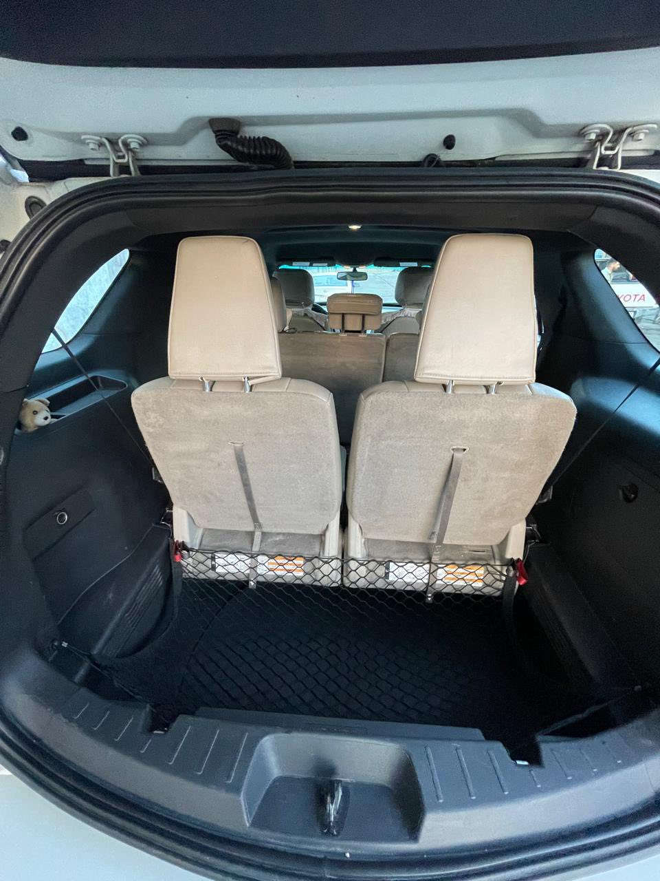 فۆرد ئێکسپلۆرا ٢٠١٢ کلین مواسەفات ئەمریکی
بێ لێدران و بێ دەحمە بە کلینی داخڵبووە بێ بۆیاغە 
یەک کارت ساردی هەیە دەرگای دواوەوە لای سەکن ئەویش دیار نییە ڕەقەم سلێمانیە بە ناوی خۆمەوەیە
دەبڵ ئەکسل ( گێڕ ماوس)
مەکینە ٣٥٠٠ بێ تۆربۆیە مەکینە مەرغوبە 
شەش پستۆنە V6
چوار تایەی لۆکی ئەسڵی تایلەندی بۆ بەستراوە ماڕکەی (ئەتڵەس)
گێڕ ئۆتۆماتیک و عادیە
حەوت کورسیە
تەبرید مەرکەزییە
کۆدی دەرگایە
ئاوێنە ئیشارەتە
شاشە گەوریە کامل لەمسە
ناوی کامل جڵدە لە ڕەنگی ڕەش و بێجی پێکهاتووە
شوێن هۆکی هەیە هۆکی ئەسڵی بۆ بەستراوە
سێرڤسی کاملی بۆ کراوە و ئەشیایی شەریکەی بۆ بەستراوە
پێشی کامل توندکراوەتەوە بێ مەسروفە
یەک مانگە هەزە و سەنەوی کامل تا ٢٠/٧/٢٠٣٠ نوێکراوەتەوە
ڕەقەم سلێمانیە و بە ناوی خۆمەوەیە هیچ غەرامەیە لەسەر نیە
سەیارەکە زۆر جوان و پاک ماوە ٦ ساڵە یەک دەستە و سەیارەی ماڵێ بووە 
تەنها ڕۆن و فلتەری شەریکەی تێکراوە ماڵی دۆستە
162$ وەرەقە و مەجال 
***********
***********
