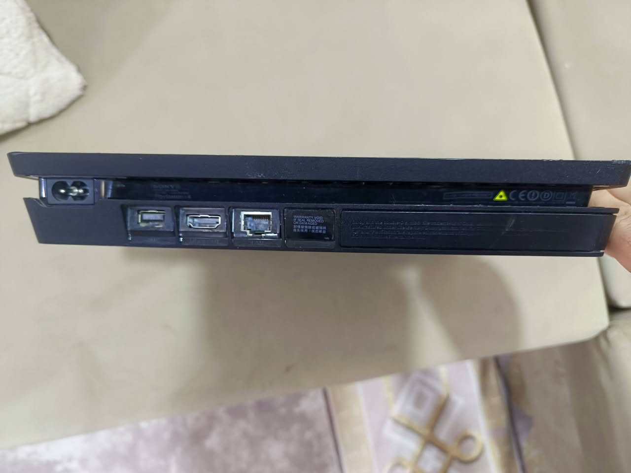 بلي 4 سلم فول نضافة مكفول من كل النواحي اي خلل ماكو تفحص وتشتري البلي اون لاين يشغل اقراص وتكدر تحمل العاب من داخل الجهاز 
السعر 220 وبي مجال للشراي 
للتواصل *********** واتساب
