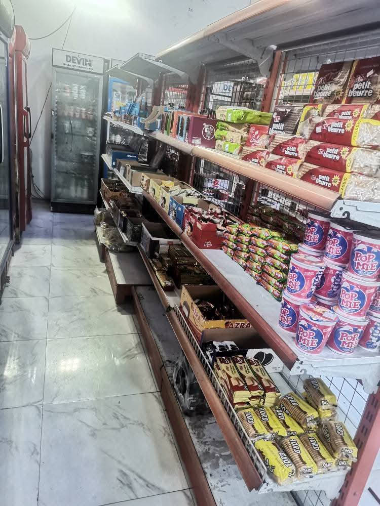 تصفيه اسواق بيع مستعجل
7بردات
3طرحيات
رفوف كرزات
رفوف
ميز كاشير
وبيه اثاث كامل رفوف وسفينات 2وسبلات 2ومراوح ومبرده وميوزه وميزان ودخل كاشير ومنظومة كامراتكل شي داخل الاسواق للبيع الشراي يجي ياخذهن مو يواعد ومايجي 
عنوانه حي الوفاء على الشارع العام مقابيل حي الجامعه ركن شارع 20
الشراي يتفضل. خاص ويدلل
*********** امانه العباس للي يتصل يكول من طرف ايلين محمد
