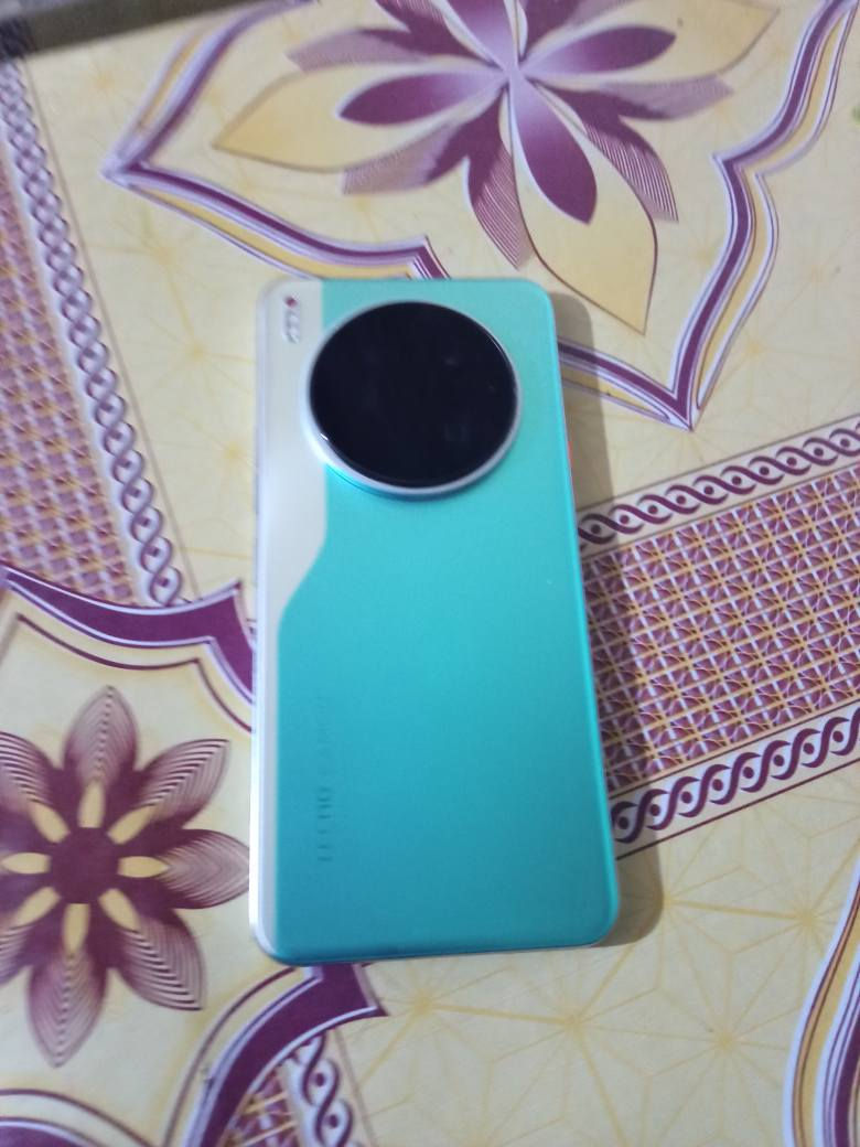 كومون 40بريمر جهاز اخو الجديد فقط حافظة نظافة 100 ذاكرة 256 كيكا وعشوائية 12+12 يدعم لعبة بوبجي 120فريم وبدقة عالية الجودة مكاني بغداد مدينة الصدر *********** الاتصال خاص فقط بغداد, العراق
