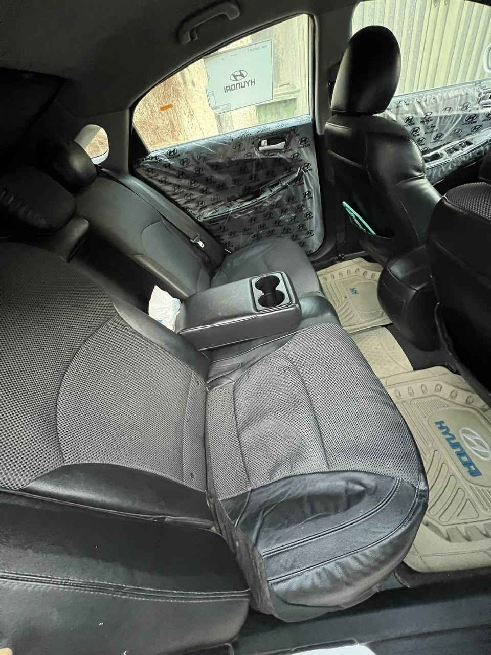 سلام عليكم …
سوناتا ٢٠١١ أمريكي ( مكينة GDi 2400جديدة 

گير جديد وحدادية جديدة السيارة ما ناقصها شيء 

رقم بغداد ( هزة جديدة . لوحات جدد . ب اسمي السيارة ) 

سيارة مال جناااي .. 

السيارة كدام عينك ..  بيها شكم قطعة 

أبيع حزام …  مكان كربلاء طويريج 

الما يعجبه السوك بي أشكال . 

السعر ٩٣ قفل … ❤️‍🔥
***********
