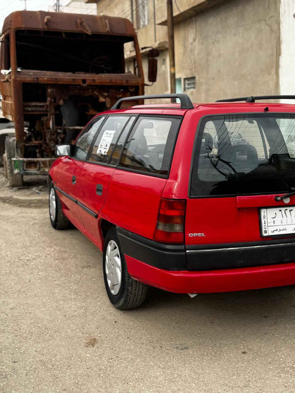 سلام عليكم استره ستيشن لون احمر كير توماتيك حجم 18
مابيها ضبغ غير الدوسات  الدوار  موديل 1992 السعر 67 وبيها مجال شي قليل موصل جانب الايمن  ***********
