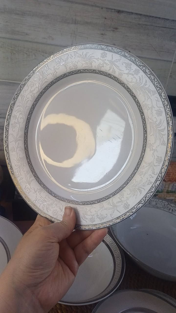 💖 جمااااال الابيض المطعم بالفضي الامع 💖💖💖
منسف قياس ٢٧ سم ب٣٥٠٠
٢ صحون تقديم قياس ٢٣ سم. القطعة ب٢٠٠٠
و٣ صحون حلاوة ب٢٠٠٠ فقطط 
الي يعرف بالماركات راح يفهم جمال هذه القطع الانيقة الفاخرة 🦚🦚🦚🦚
للحجز المراسلة على الخاص 
توصيل جميع محافظات العراق


**إذا كنت صاحب هذا الإعلان وتريد حذفه لأي سبب، رجاءا أرسل رسالة إلى الدعم الفني**