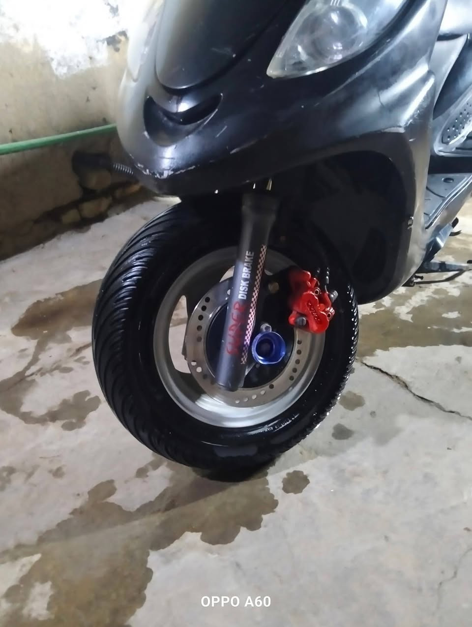 السلام عليكم  دراجه كامكو في تو فحل مديل 2016 مكينه مكفول ما مفتوح بيه ايشي صار سبع تشهر طالعه من الرمبه بك اكرستال اشاير زنون طلاعات السعر925وبيها *********** مكان شطره
