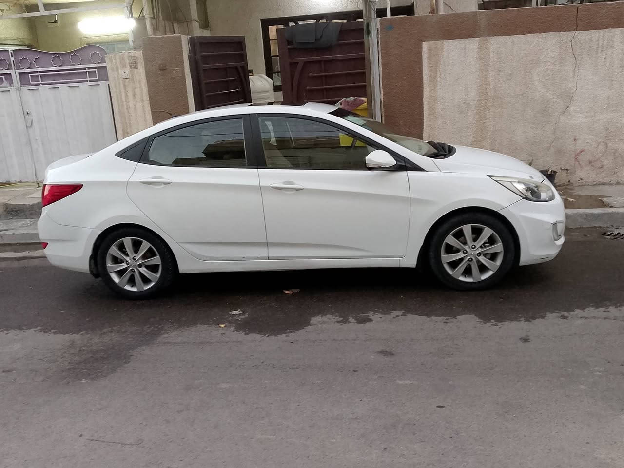 السلام عليكم اكسنت خليجي موديل 16بسمي بيهة بارد بل بابتين الخلفية مكن السيارة بغداد الدورة السعر 113 ***********
