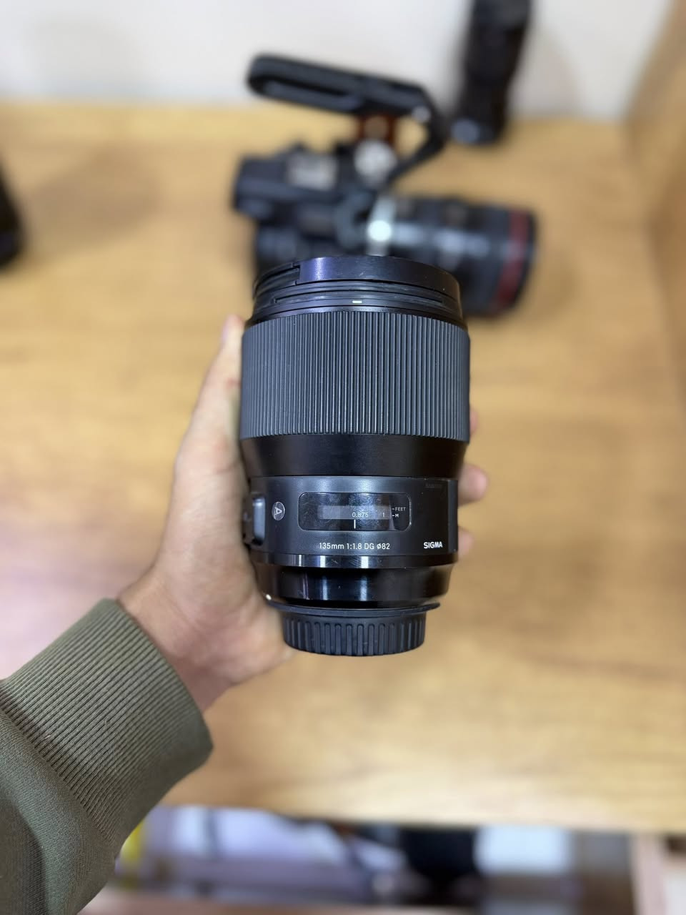 R5c smallRig with Top handle
45Mg ,8k 60fps raw full cinematic system
Adapter speedboster and normal ef-rf
Lens 
24-105 f4
15-30 f2.8
135 f1.8
Sd512G , Cf type B 256G
***********

