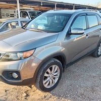 كيا سورنتو 11 وارد أمريكي مكفوله من ضربه وصبغ فول بدون فتحه 7 راكب 6 س...