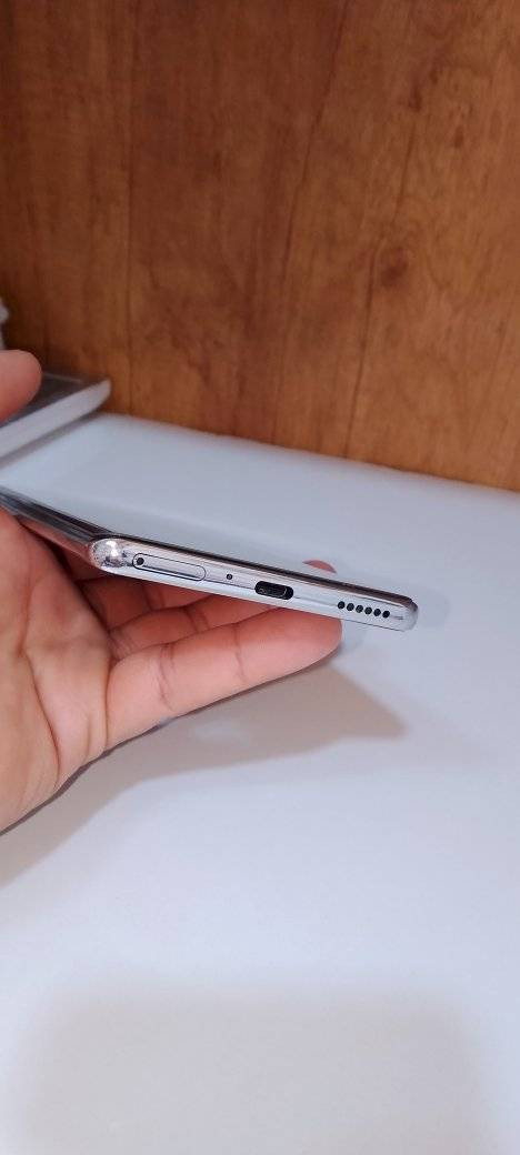 تكنو كامون 40 برو 5g
فقط الجهاز بدون غراض 
نضافه 99٪
ب250 وبي مجال قليل للشراي مو شراي لاتكسر بجهاز


**إذا كنت صاحب هذا الإعلان وتريد حذفه لأي سبب، رجاءا أرسل رسالة إلى الدعم الفني**