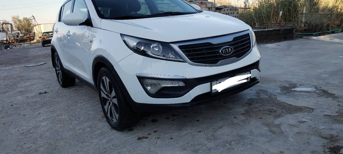 السلام عليكم للبيع كيه سبورتج 2014اصل   كاز واي محطه اتفول بيهه حصه  دخول جديد كص جنطه  شغل درجه اولاً لحيم باجات سياره جديده معنه الكلمه جاهزه من كلشي ومناقصهه برغي متومه وكامله شمالي انكليزي وسنويه لل 2030 سياره جديده مكان بغداد السعر 52 الرقم ***********
