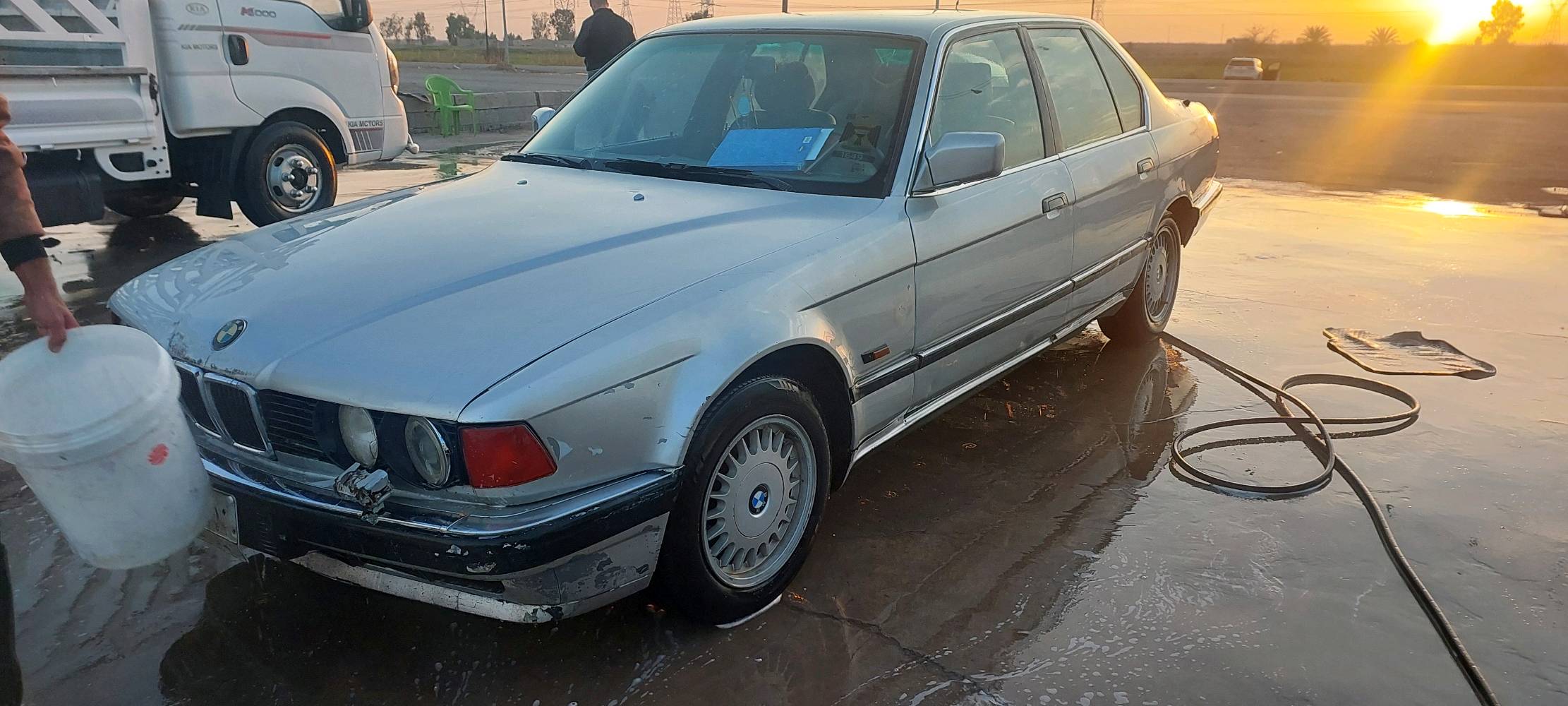 السلام عليكم ورحمة الله وبركاته
بي ام دبليو 735 موديل 1991 لون سلفر
بيها المكينة عاطلة يعني (تبديل مكينة) والكير مالتها البگ بي صفنه 4 ثواني .
رقم بغداد مشروع وطني سنوية ورقية ساقطة من 2018 وصاحبه الشرعي موجود بيها ضربات موضحة بالصور يعني سيارة يرادلها تعمير 
ابيعها على هذا الوضع ب( 25 ورقة قفل ) ما بيها كل مجال 
واللي تعجبه يخابرني على رقمي ***********