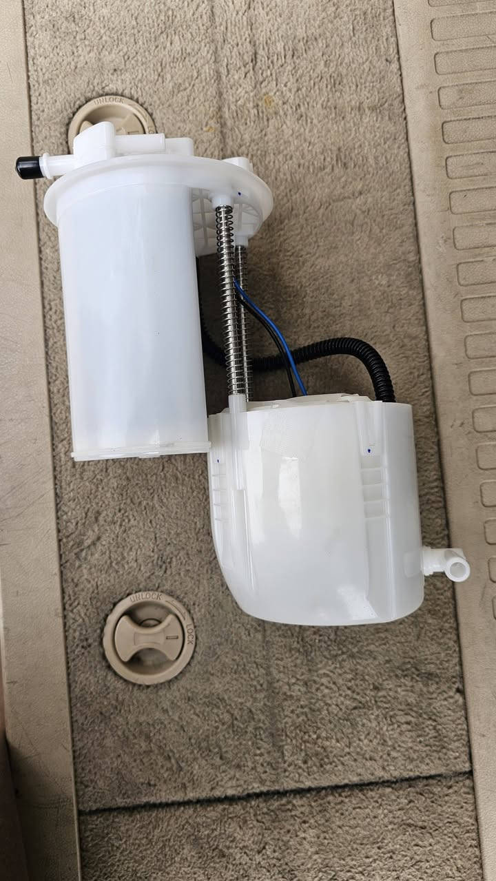 عبوة فيت بم تويوتا فور رنر ترهم من موديل ٢٠٠٨ الى ٢٠١٨ اصلي سعر ٢٥٠ دولار  الاتصال ***********
