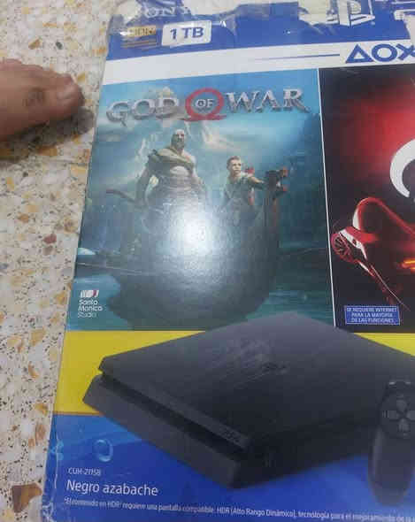 السلام عليكم
بلي ستيشن فور أمريكي سلم 
مع دركسان V9كامل ملحقات 
أربع أقراص 
جوستك الجهاز استخدام قليل اقل الشهر الجهاز جديد السعر 290 وبيه مجال بسيط أن شاءالله 
الاتصال *********** شراي  اتصل على الأرقا التالي  مكان بابل السياحي
