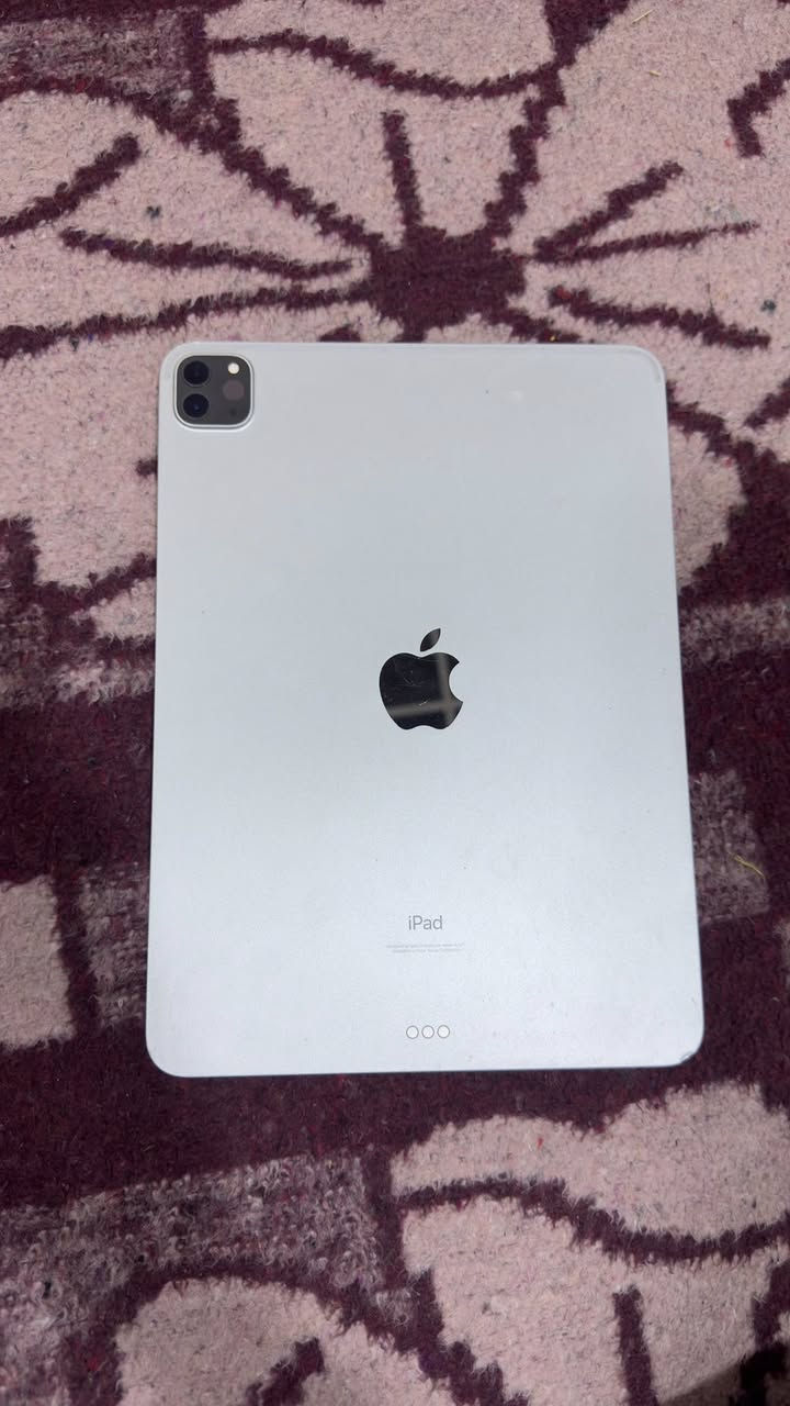 ايباد برو جيل الثالث
ذاكره128  

بطاريه فوك ال85  بس ممجيكها شحنه حيل زين 

فيس ايدي واكف 

ويا كارتونته وكيبل وكفر بي كيبورد وماوس سعر المفر وحده ماخذه ب85 وقلم ويا

550 وبي مجال حك جيتك

مكاني موصل
***********
