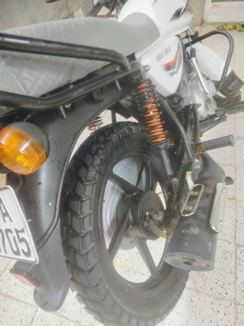 دراجه بوكسر 23
دراجه خير من الله ال مكينه ما شايفه الفيتر 
ناعمه كهربائيات كلها شغاله سلف عندر 
ال دراجه مرقمه كفاله محرك و تحوليل 
السعر 1900 و بيها مجال شي قليل
عنواني الرحمه 
***********
