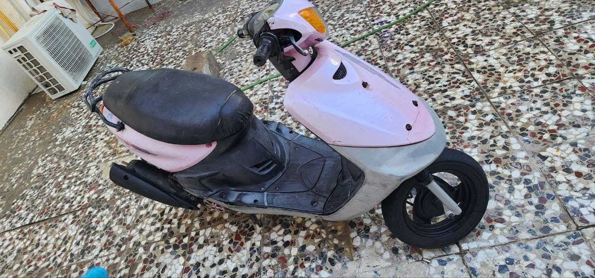 دراجه ماكس قجمه للبيع الدراجه كامله  بس سلف متشتغل نقصه باتري +الصالنصه البلاد موجوده اذا تريد ال fmاو البلاد بكيفك مكينه ممفتوحه بلاد
المكان بغداد الحريه 
الرقم:***********
السعر 300قفل
