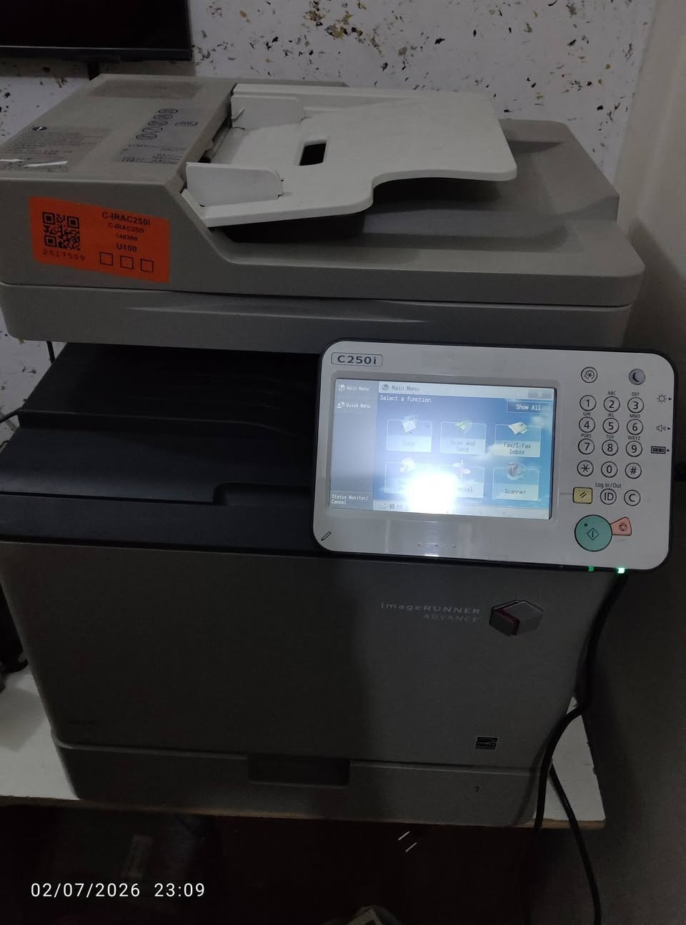 للبيع آلة استنساخ Canon imageRUNNER ADVANCE C250i
آلة تصوير وطباعة وسكانر احترافية من شركة Canon، مناسبة للمكتبات، المكاتب، الشركات، والمدارس. تتميز بجودة طباعة عالية وسرعة في إنجاز الأعمال، مع إمكانية الطباعة والتصوير بالألوان والأسود والأبيض. تدعم أحجام ورق متعددة وسهلة الاستخدام. يدعم تصوير و جهين
📌 الموديل: Canon imageRUNNER ADVANCE C250i
📌 الاستخدام: تصوير، طباعة، سكانر.
📌 الحالة: جيدة جدا
💰 السعر: 275,000
تواصل خاص
***********
