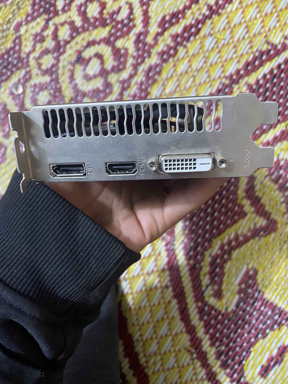 سلام عليكم قطع PC للبيع 
1-كرت شاشة RX550 4G سعر 70
2-بورسبلاي 450 سعر 40
3- كيس اقتصادي 40  موجوع الكيس كله 170 وبي مجال بسيط 
تواصل ***********
