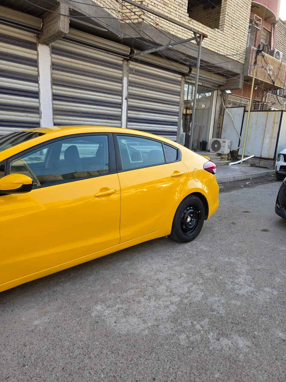السلام عليكم ، فورتي موديل ٢٠١٧ امريكي ليبل واحد حادثها جاملغ خلفي الايسر وشي بسيط من الحوض السياره صبغه جديده تخم تاير جديد صدر امامي خلفي جديد منضومه زنون كامله يعني نهار شاشه وكامره و مكينه ٢٠٠٠ تبريدها ثلج ❄️ السياره جاهزه للاخير ماناقصها برغي السعر ١١٥ وبيها مجال بسيط مكانها بغداد البلديات للاستفسار ***********
