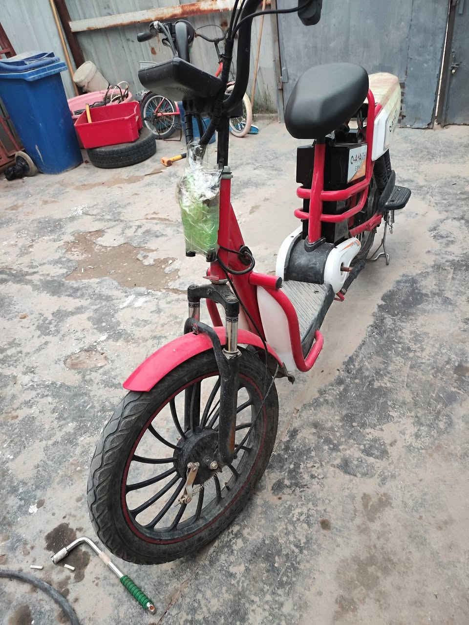 بايسكل شحن كل 10 كيلو لازم تشحن 4 ساعات يفول شحن  السعر 150 الف وبي مجال تواصل واتساب ***********
