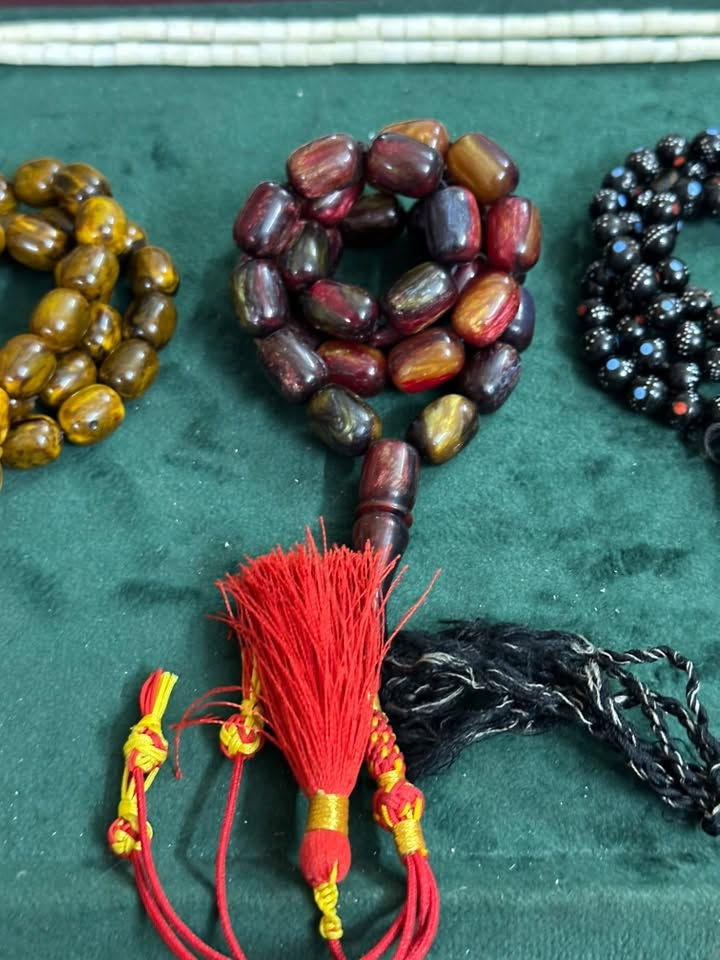 السلام عليكم المجموعه للبيع شلعه مو مفرد بسعر جداً مناسب للتواصل  واستاب فقط ‭***********‬
