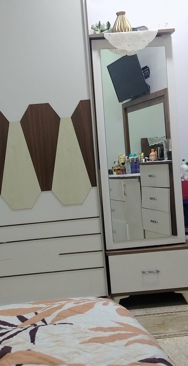 غرفه تركيه للبيع ٨ قطع السعر ٤٠٠ للتواصل عالرقم ***********
