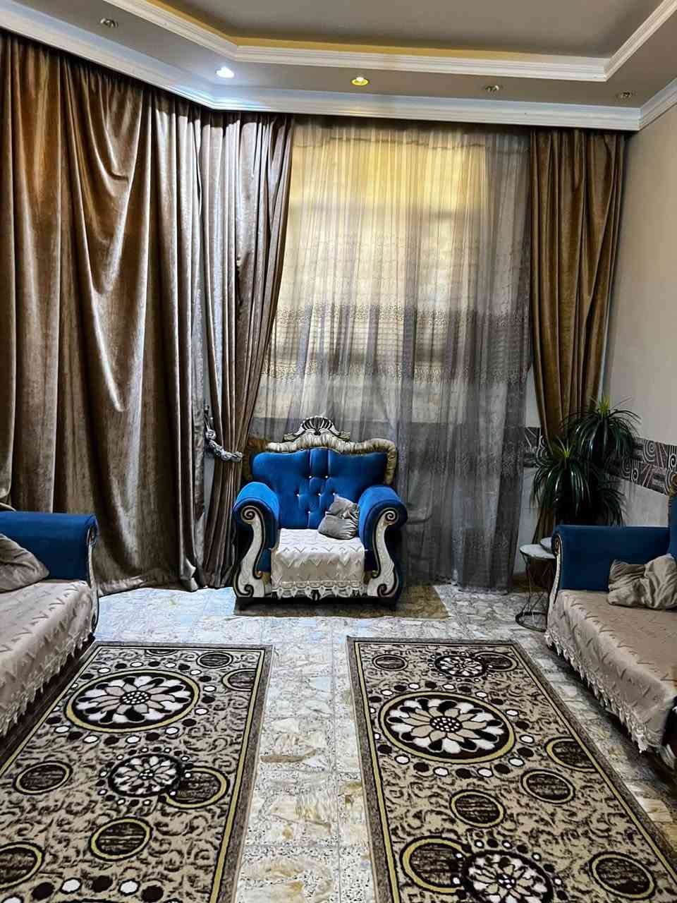 السلام عليكم بيت للبيع 80 متر ركن بطحيه بناء حديث  ٢٠٢٢ الرحمانية قرب شارع 60  يتكون من استقبال هول مفتوح مع المطبق + غرفتين الطابق الثاني واليكم الصور والتفاصيل كاملة اتصل على رقم الهاتف ***********
