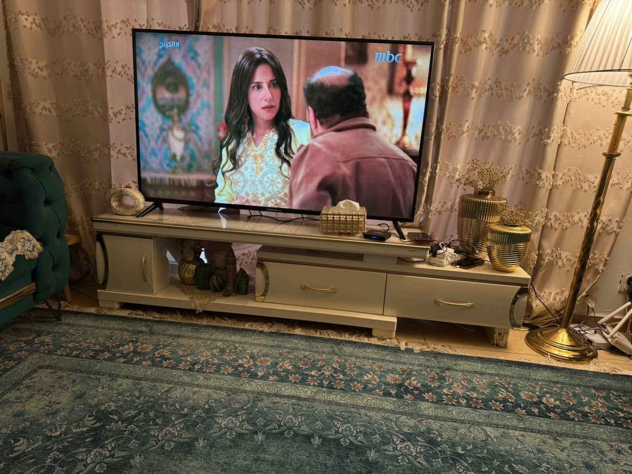 اثاث استقبال كامل مستخدم ونظيف للبيع
1- تخم 10 مقاعد مع طابورية عدد 2 

2- زولية ايرانية اصلية 

3- سيت طبلات وحدة كبيرة و 4 صغار

4- ميز تلفزيون 

5- كومدي مع طبلات عدد 3 

6- كراسي عدد 2

العنوان اربيل


**إذا كنت صاحب هذا الإعلان وتريد حذفه لأي سبب، رجاءا أرسل رسالة إلى الدعم الفني**