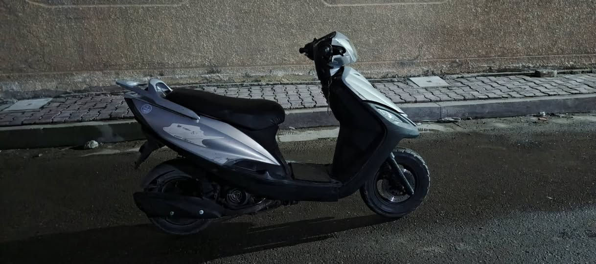 السلام عليكم اخوان ماكس ثعلب نثية 140 للبيع الدراجة ما بيها نقص جاهزة من كلشي شلعة تشك الكاع نص نكرة سلف وهندر  *********** / بغداد البلديات رايدها ب300 وبيها مجال
