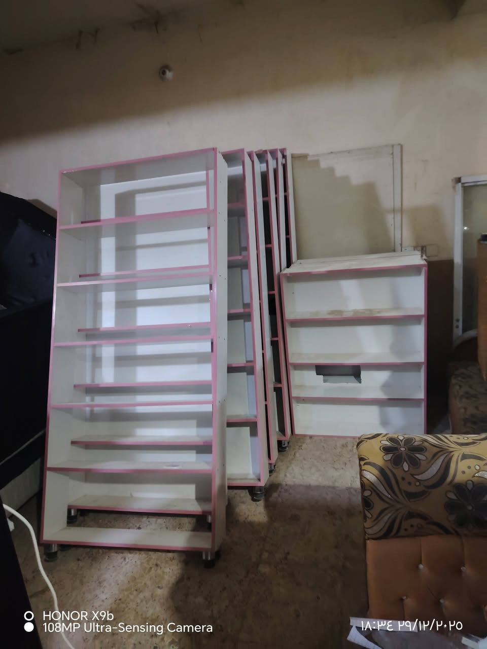 أغراض منزليه للبيع وبسعر مناسب للاستفسار الحر الصغير قرب جامعه أهل البيت مجاور روضه السنابل ***********
