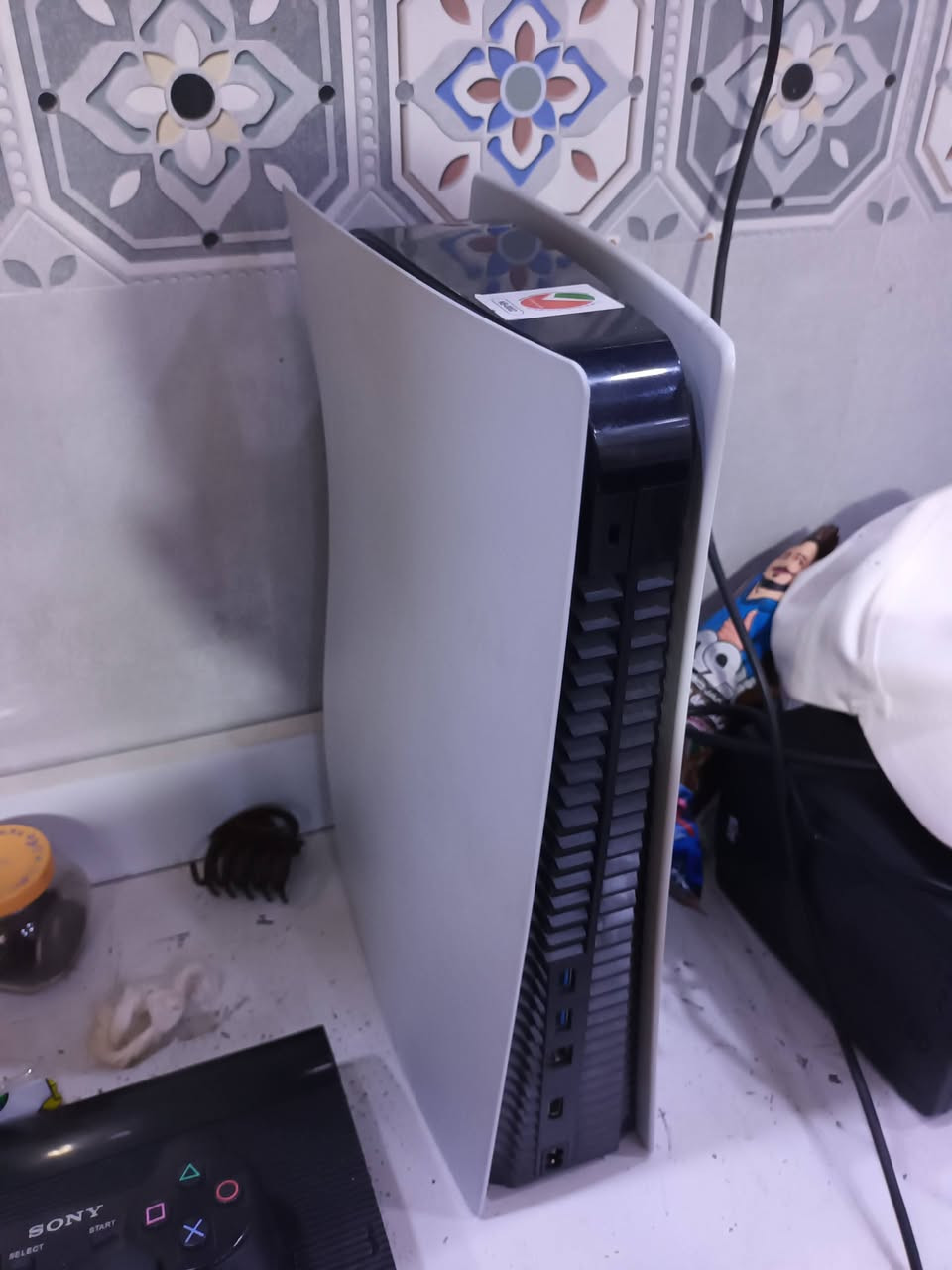 بلي 5 جهااز جديد ستعمال جدااا قليل مع ملحقات جوستك عدد2 لأصليات اقراص عدد 2  وكل ملحقاته للبيع لسعر 750 ***********
