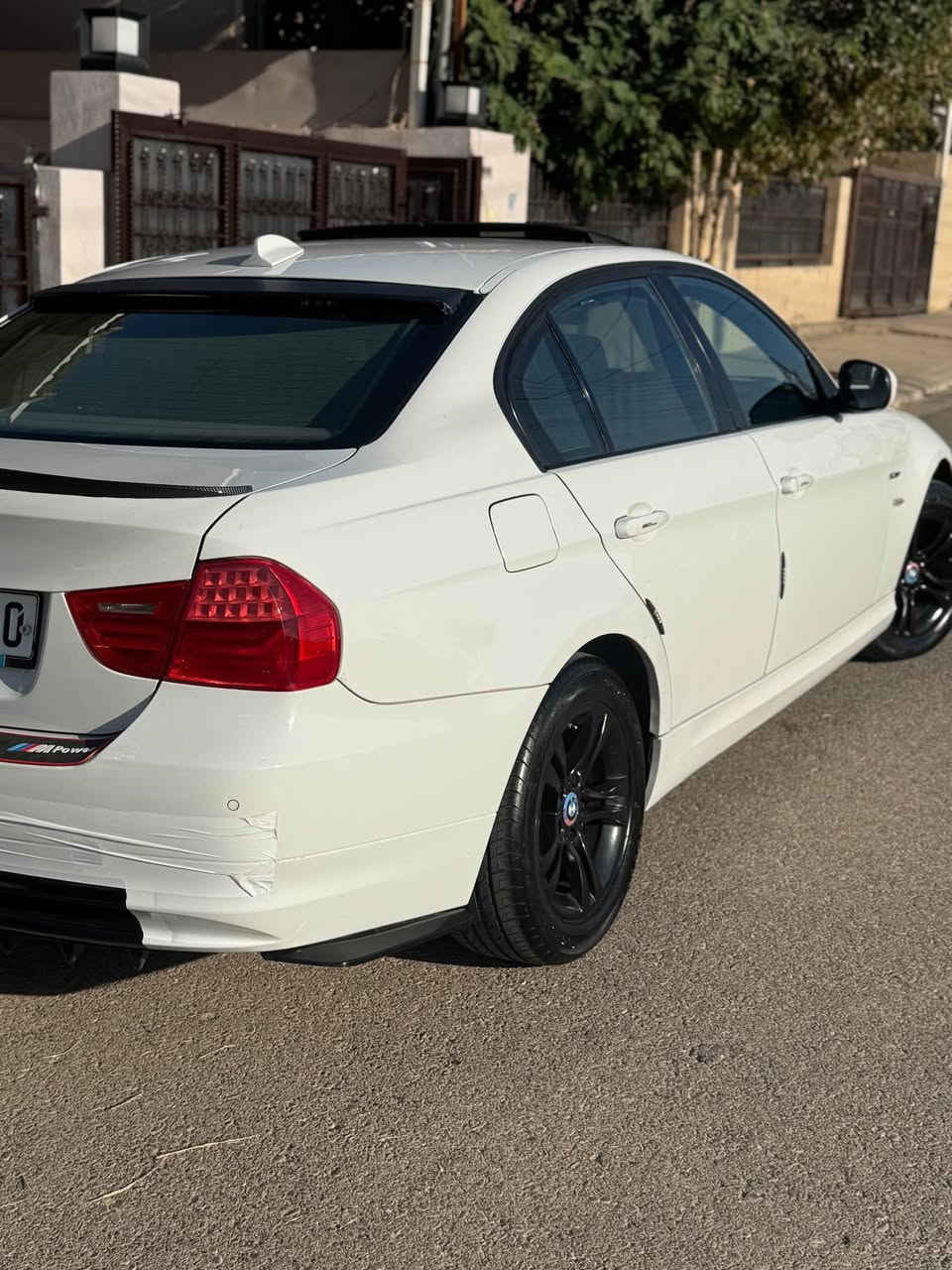 BMW 2011 E90
فول فول مواصفات 1/1 السيارا بصمة سلايت لايتات زينون دوار 5 بردات بلادي تحكمات ستيرن فول فول فول مواصفات 
رقم هزه سنويه كله جديد رقمها سليمانيه ومتواجدة السيارا باربيل تحويل وكاله ثاني يوم ضررها 3 اماكن كارت وصورة السونر مرفقه بالصور وتحياتي الكم 
#اثير_الشيخ 
كوردي *********** 
عربي *********** 
بيع مستعجل 
*السيارا عليها غرامه ينزل من حقها بعد المعامله* أربيل, العراق
