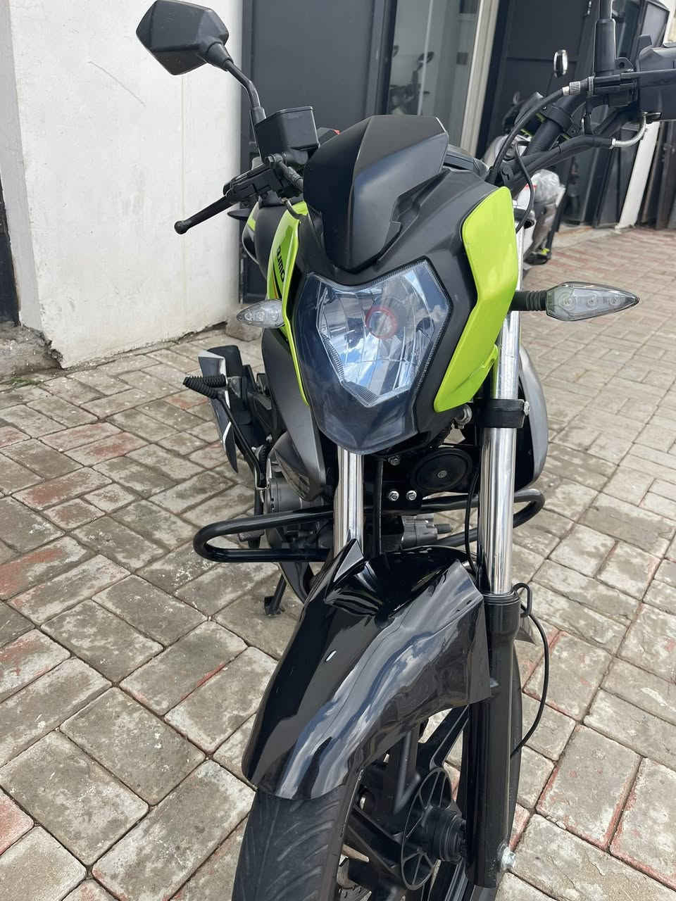 السلام عليكم 
دراجه كيوجي للبيع حجم المحرك 150Cc
 العنوان الرمادي شارع 17
للاستفسار ***********
