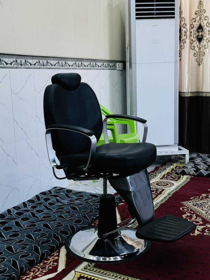 السلام عليكم اخر قطعه كلش نضيفه جلد اسود مستخدم ايام معدوده نضافه ١٠٠٪؜ مكان بابل  
للاستفسار ***********
