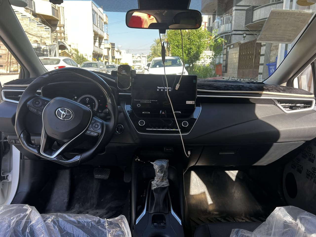 سلام عليكم من رخصت الادمن 
كورلا هايبرد 2025 
ماشيه 5700
 السياره انضف من الصور بس بيه تكحيل كلش خفيف بدعاميه المواصفات معروفه بدون كرسي كهرباء مكاني شارع فلسطين 
سعره 23 و 100 وبيه مجال الاتصال ***********
