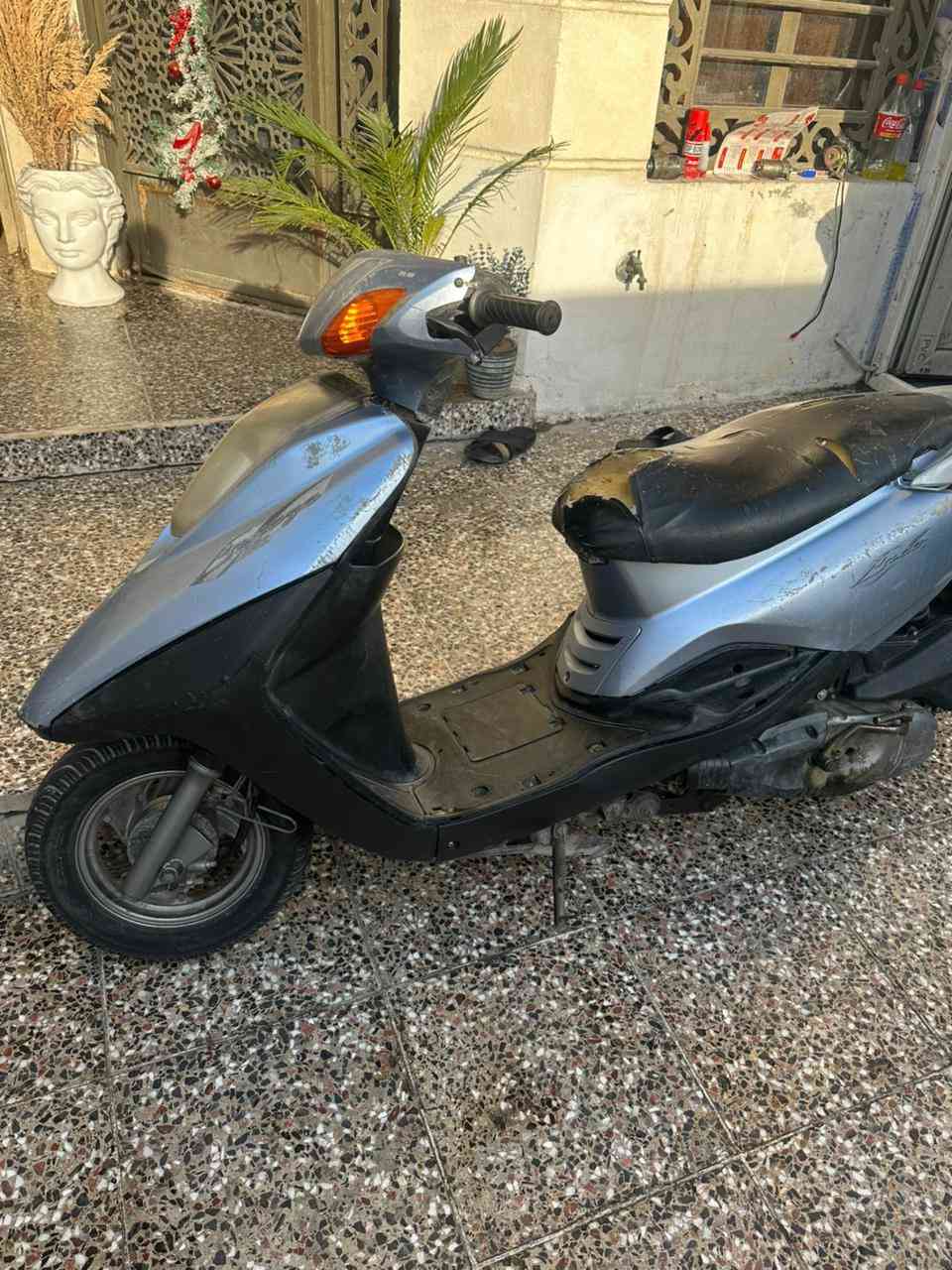 السلام عليكم دراجه بريز طافيه كاطعه ناريه كوم حديد اكرر كوم حديد كفرات بلاديه كابريتر اصليه تايرات جدد بريكات شغاله سعر ٢٧٥ الف عنوان بغداد البلديات رقم تلفون *********** اعتذر عن لرد
