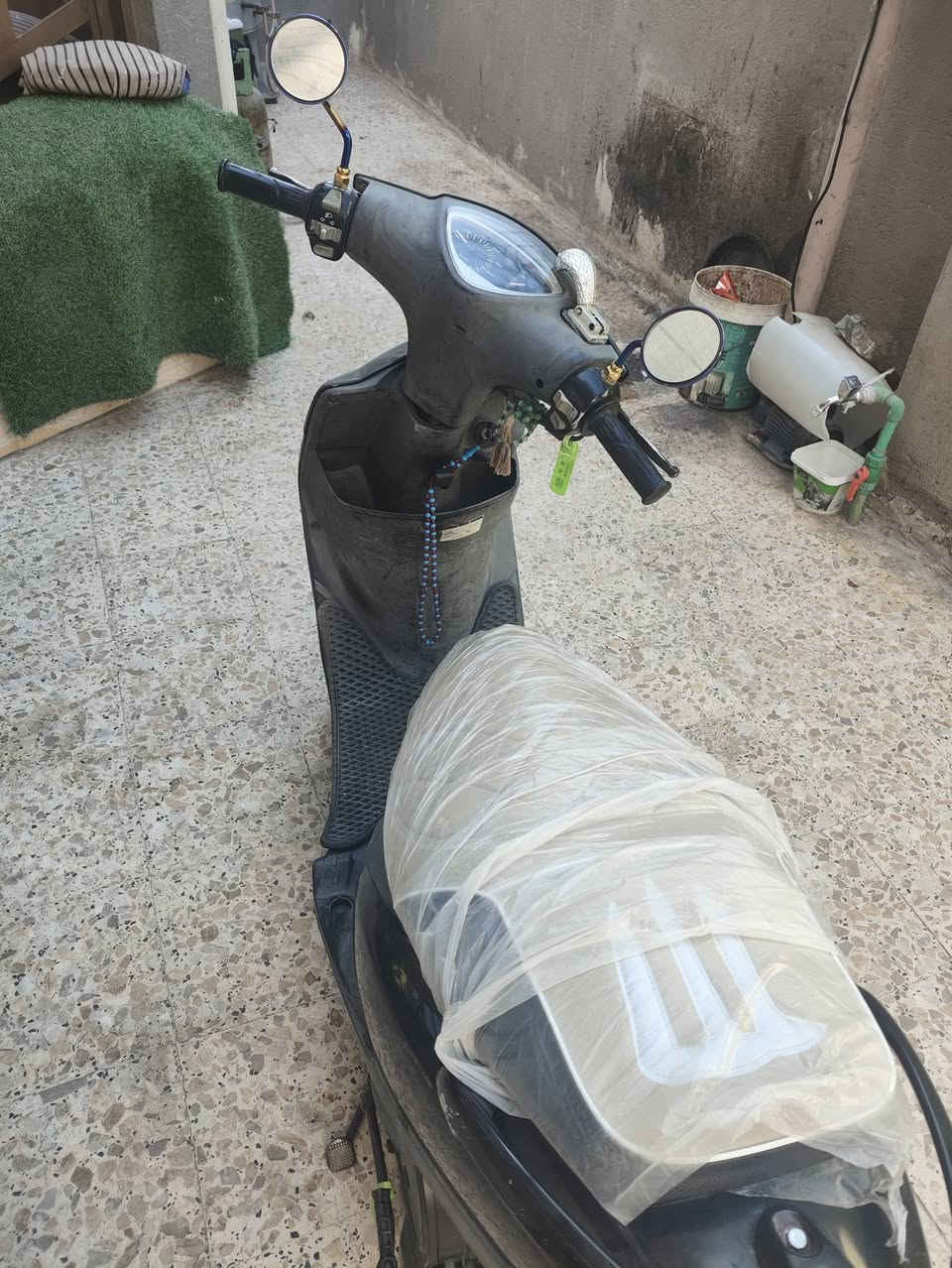 سلام عليكم دراجه ماكس عدله للبيع دراجه جديده توني ماخذه حاويه كامله وصله موجود مراياته موجوده مكفوله من كلشي وكله بلاد مكاني بصره سعره 1100وبيه مجال هاذ رقمي شغال ***********
