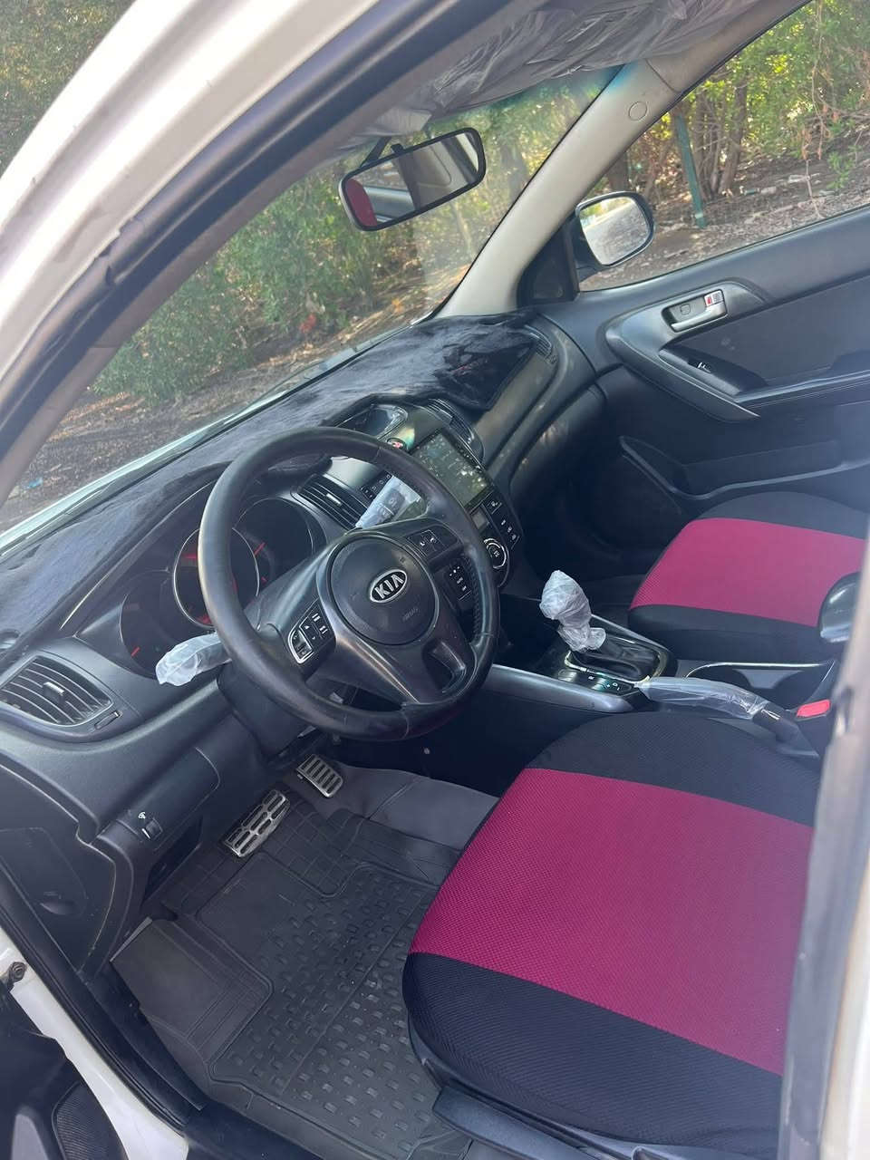 كيا سيراتو موديل 2011 للبيع السياره نضيفه تدفئه تبريد كله شغال بيها الصندوك رش الجاملغ الأمامي هم رش بدون حادث رقم أربيل وكاله عارضها ب98 وبيها مجال قليل حك الجيه ***********
