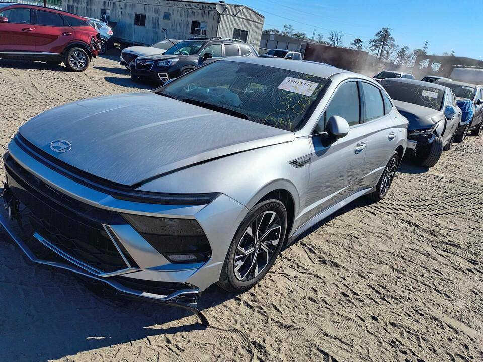 السلام عليكم سوناتا 2024 شكل الجديد وارد امريكي اني كاصة بيدي موعد وصول 2/5 يعني بعد 10 ايام سيارة مثل ماموضح بل صور مكفولة فقط دعامية تتبدل سيارة فول عدا الفتحة ماشية 8 الف فقط مكاني ناصرية ترهم حرة ترهم شهداء وبل عافية ع ياخذة 🥰🥰 سعرة 148 داخل الميناء 
***********
