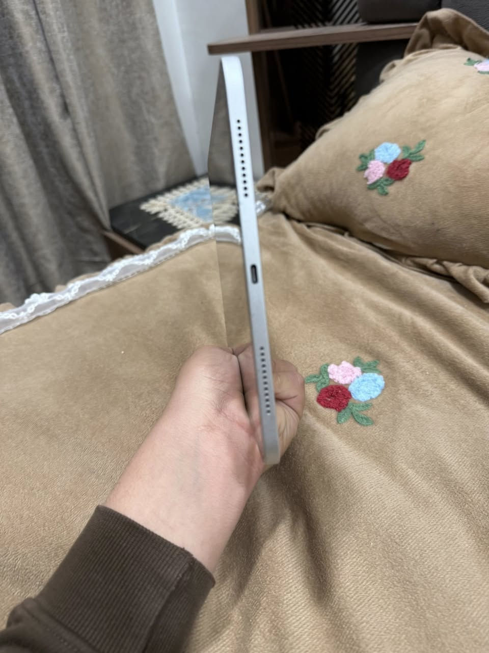 ‏سلام عليكم عندي iPad 10 للبيع السعر 325 B مجانا مكان بغداد شعب iPad جديد ما مفتوح iPad ماستر باكيت موجودة رقم ***********
