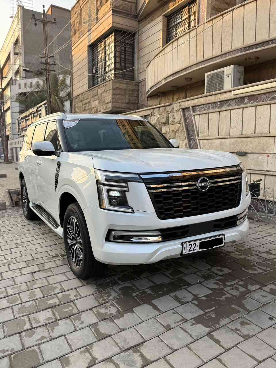 السلام عليكم 
للبيع نيسان باترول 2025 فئه بلاتينيوم اعلى فئه محرك 3.8 تنفس طبيعي ماشيه 3 الف اخت الزيرو رقم اربيل بسمي السياره مضلله وبيهه سنويه يالتضليل مواصفات اعلى فئه شنو البالك بيهه كشنات مساج كهرباء تدفئه تبريد كشن خزن ميموري داخل احمر واسود دتاشو مرايه تعتيم وبيه هواي بيهه مواصفات السياره غنيه عن التعريف وراقيه بمعنى الكلمه للستفسار الاتصال *********** مكاني بغداد الجديدة حي المعلمين للبيع او الامراوس حسب القناعه
