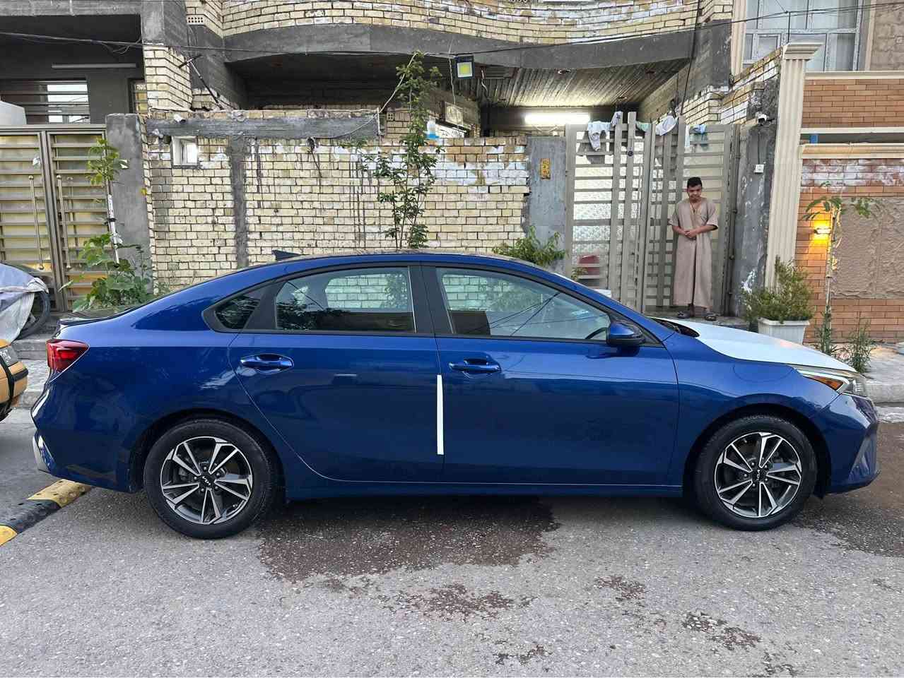 سلام عليكم كيا فورتي 2023 سياره جديدا كليا حادثه فقط دعاميه وراجع نفسه يعني بدون حادث بدون ايرباك بدون صبغ السياره سعره 157 وبيه مجال *********** بغداد, العراق
