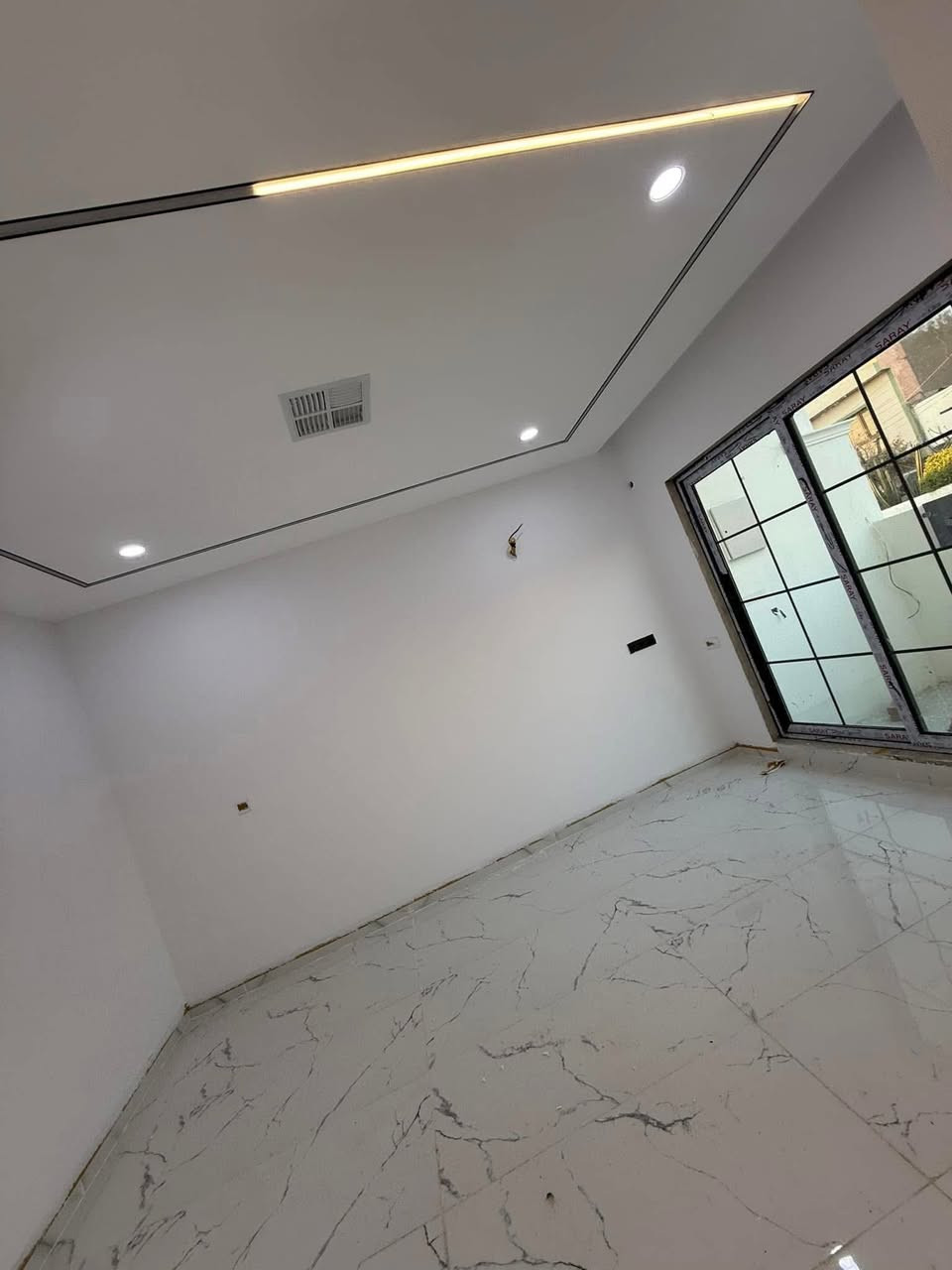 دار - 100 م مربع - طريق بغداد طابو صرف🔔

الموقع : طريق بغداد - حي المعلمين - قرب الابنية المدرسية📍

المساحة : 100 م مربع - الواجهه 8.5

جنس العقار : طابو صرف ⚖️

يحتوي طابقين بناء حديث صفر نظام دكت - مغربي - غاز - كاميرات - نوافذ المنيوم - ابواب تركي - واجهه فلين - محجرات المنيوم 

استقبال - مطبخ - هول - 3 غرف نوم - مجموعتين 

••••••••••••••••••••
: يرجى الاتصال ع الارقام التاليه

 ***********📞
***********📞
للمزيد من المعلومات مراجعة
 عقـارات الأبـــــــــــــرار  
حي الواسطي. مقابل المواد الغذائية 
* نستقبل جميع عروضاتكم السكنية 🏠 والتجارية 🏡 بكافة مناطق كركوك  
.......................................
ملاحظة نتعامل بالعقارات الطابو صرف فقط
