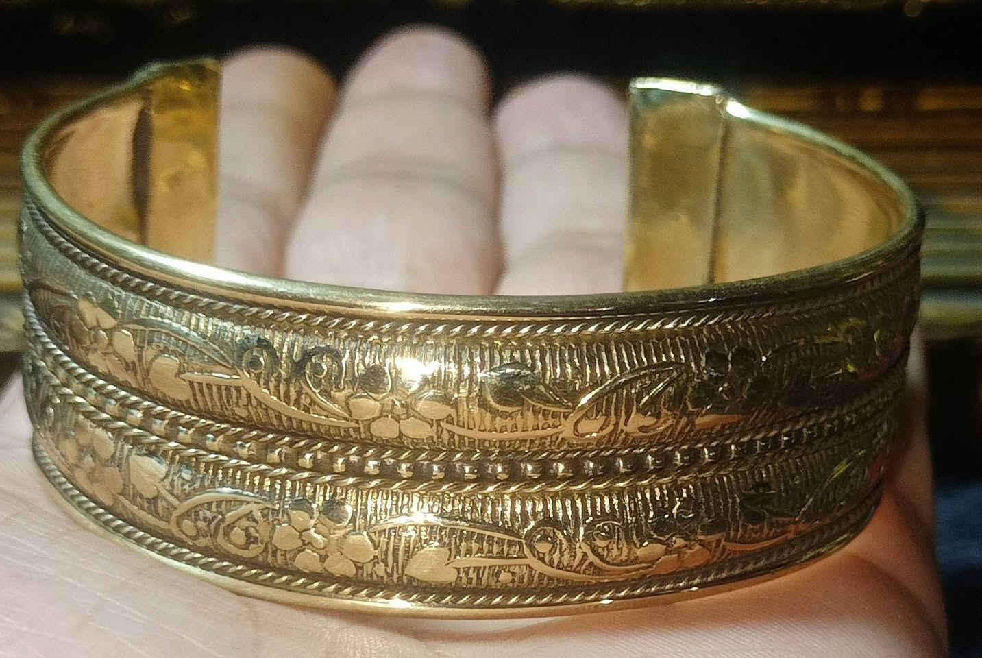 أسوره نحاس عريضه منقوشه مقاس حر زيرو


**إذا كنت صاحب هذا الإعلان وتريد حذفه لأي سبب، رجاءا أرسل رسالة إلى الدعم الفني**