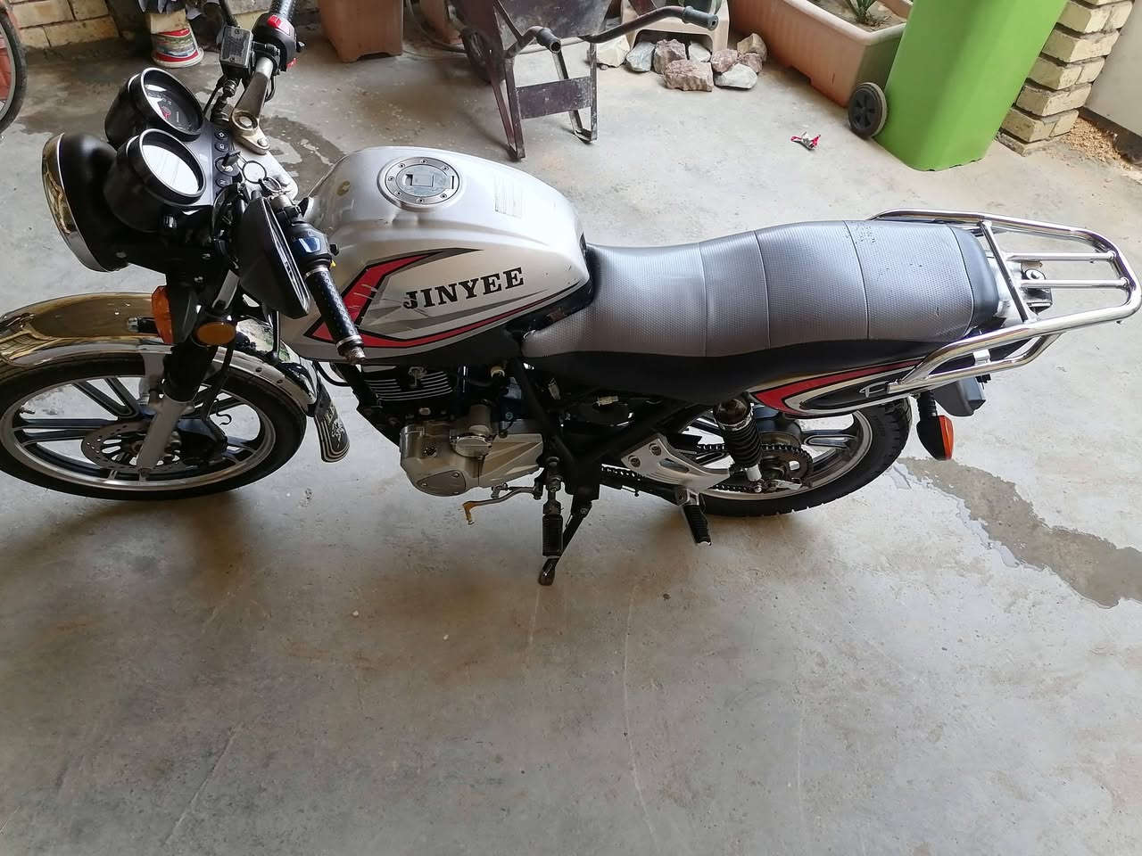 السلام عليكم
دراجة جني باندا

موديل 2018

اوراقة كاملة مدفوعة كمرك

تايرات جدد باتري جديد دبلات جدد

محرك وكير بلادي مال شركة

نكرة سلف وهندر

كهربائياتة كلة شغالة

المكان بغداد الغزالية

السعر 550  الاف قفل
***********
***********
