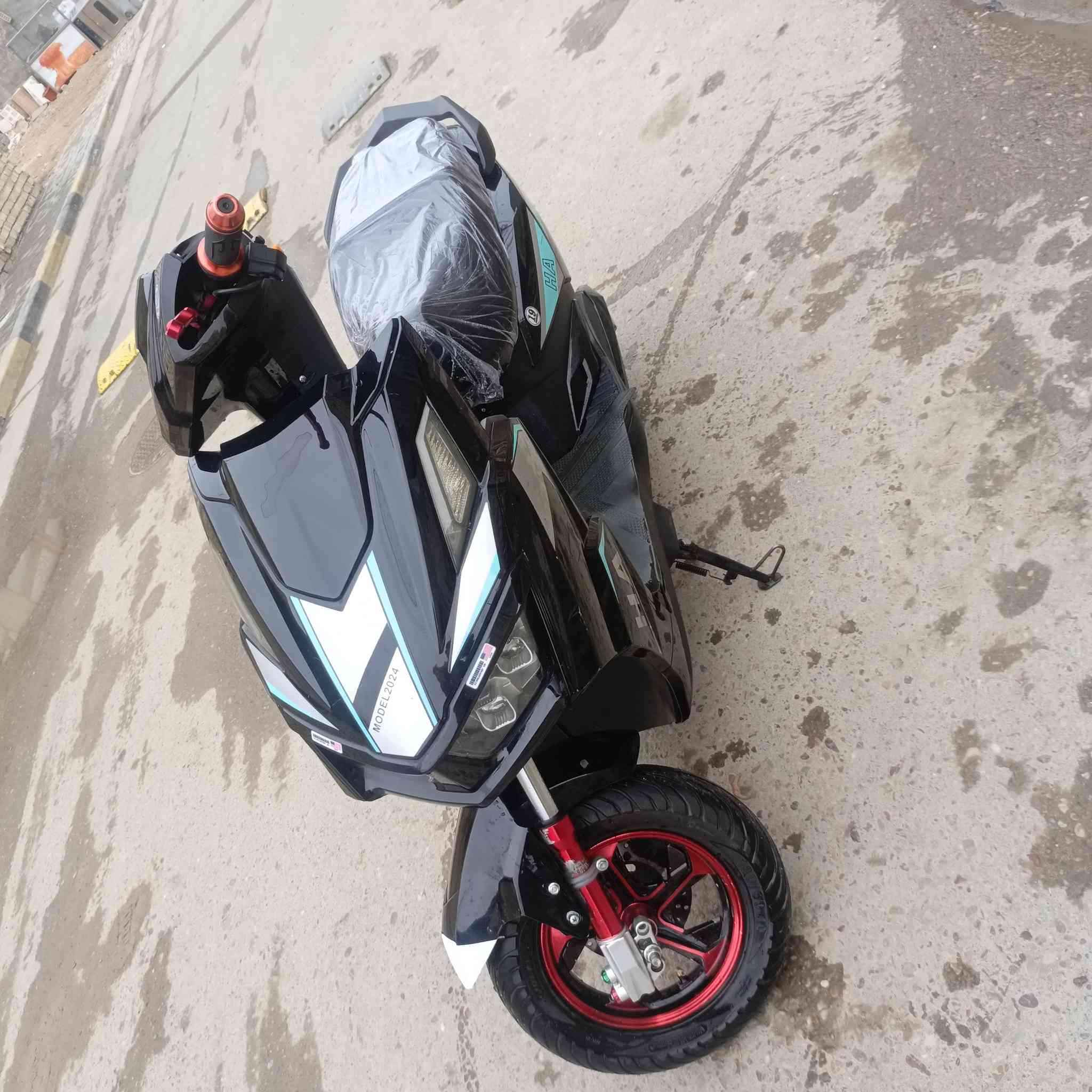 سلام عليكم دراجه شحن كهربائيات كله شغاله 6بطاريات بيه حساس سرقه وياه بصمه  بيهم نضام بك R دراجه جديده الله شاهد تجي تشوف بعينك وتكلب براحتك سعره 720 مكاني زيونه دريم ستي رقمي *********** وشراي بخدمته
