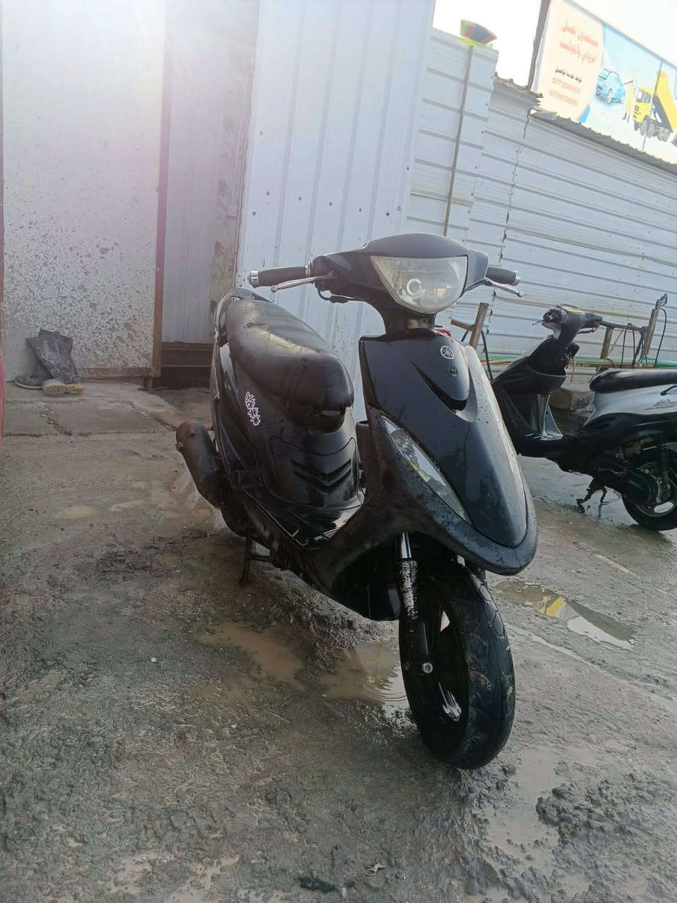 السلام عليكم 
الدراجه صارله 3اشهر من نازله رمبه وكيل أوراقه موجوده كلشي شغالي تعال شغل وروح الدراجه كله ختم واحد السعر 850او مراوس ب مامس لو بوليس العنوان البصره التنومه  رقمي ***********
